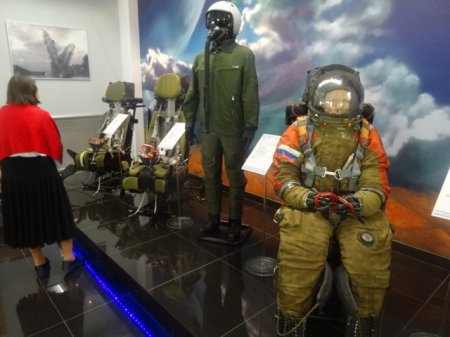 Поездка членов клуба «Собеседник» в музей космоса Поездка членов клуба «Собеседник» в музей космоса