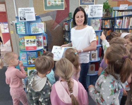 Книжно-иллюстрированная выставка Книжно-иллюстрированная выставка