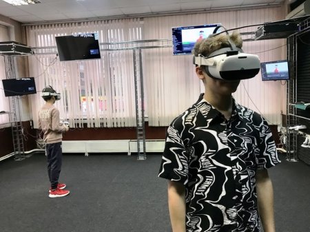   VR
