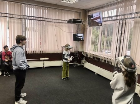   VR