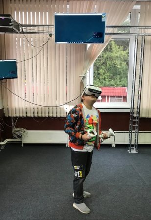   VR